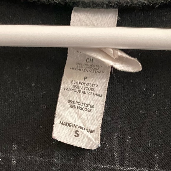 Comfy Black Tee - Picture 4 of 5